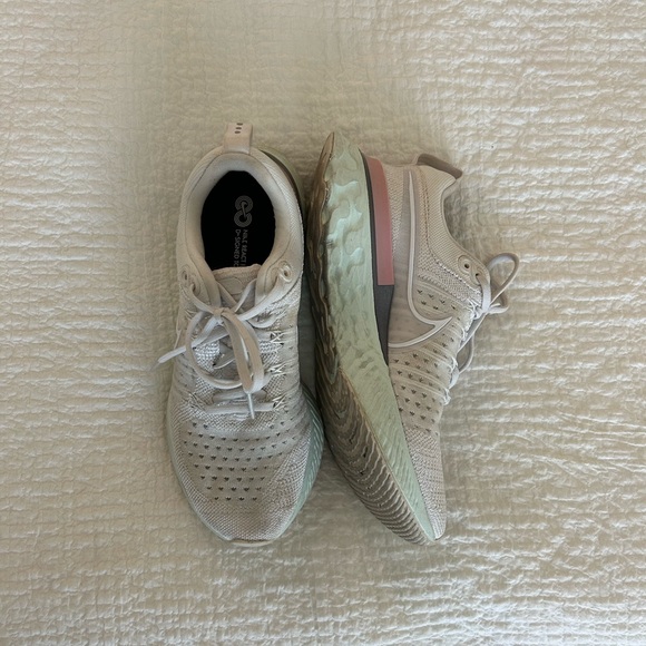 React Infinity Run Flyknit 2 'Platinum Tint' - Picture 3 of 9